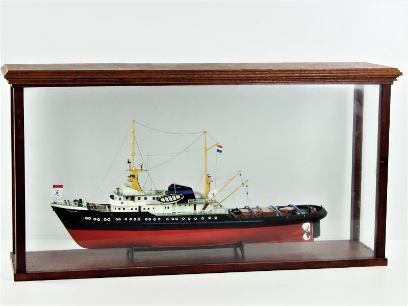 Modelbouw boot: Zwarte Zee Rotterdam in glazen vitrine box